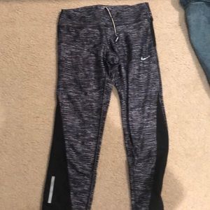 Nike cropped leggings